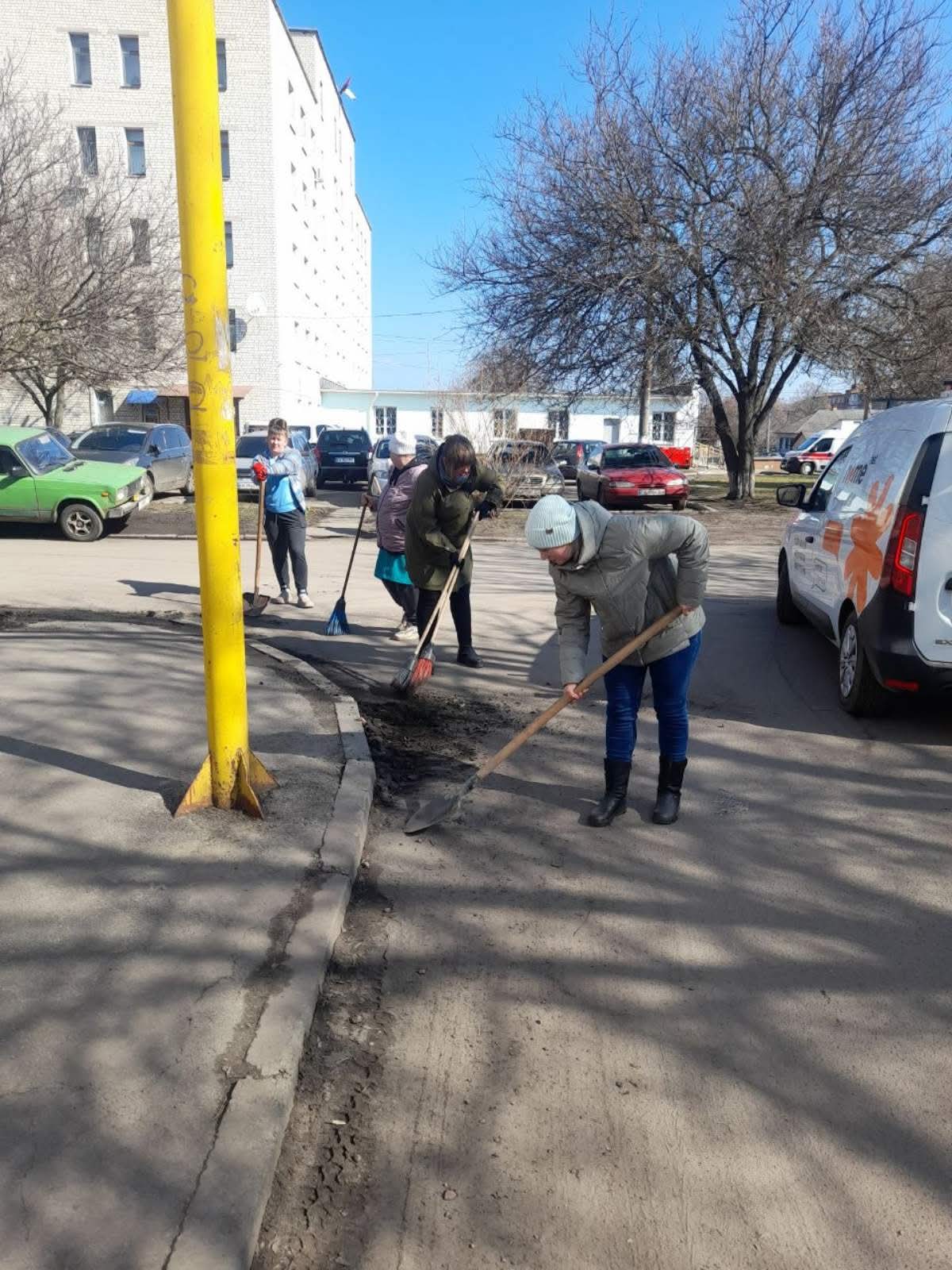 Сьогодні колектив КНП КМР « Конотопської міської лікарні» провів загальнолікарняну толоку